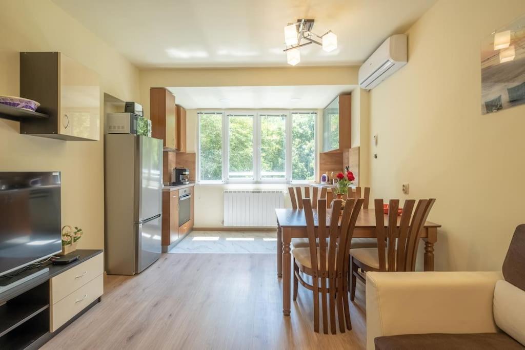 Top Location, Brand New 3 Bdrm Apt & Free Parking Sofia Exterior foto