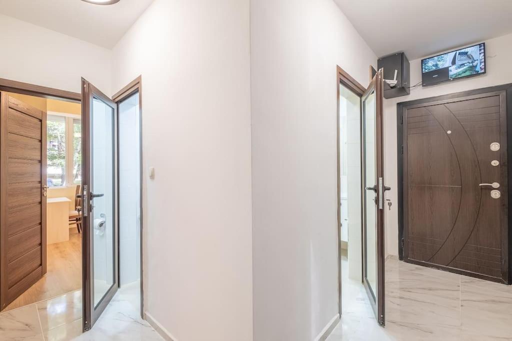 Top Location, Brand New 3 Bdrm Apt & Free Parking Sofia Exterior foto