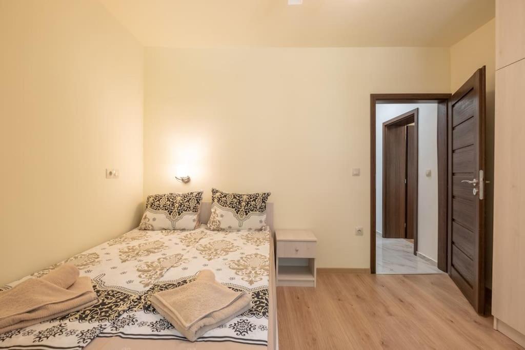 Top Location, Brand New 3 Bdrm Apt & Free Parking Sofia Exterior foto