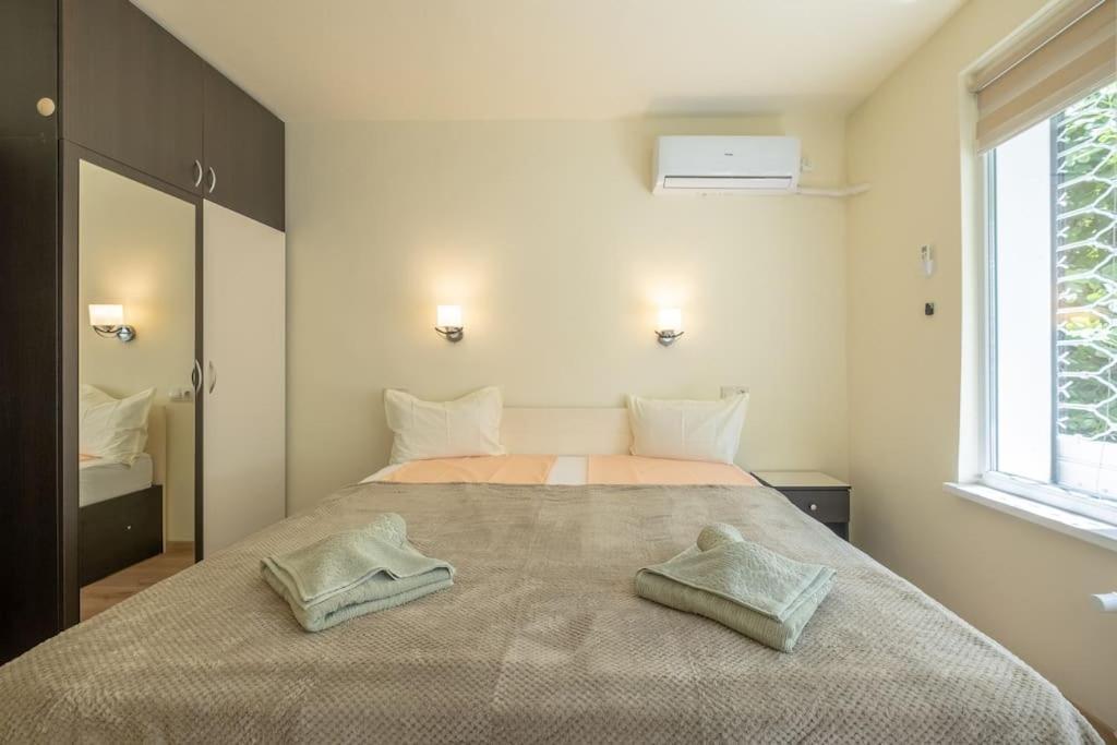 Top Location, Brand New 3 Bdrm Apt & Free Parking Sofia Exterior foto