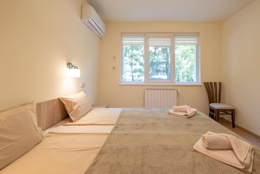 Top Location, Brand New 3 Bdrm Apt & Free Parking Sofia Exterior foto