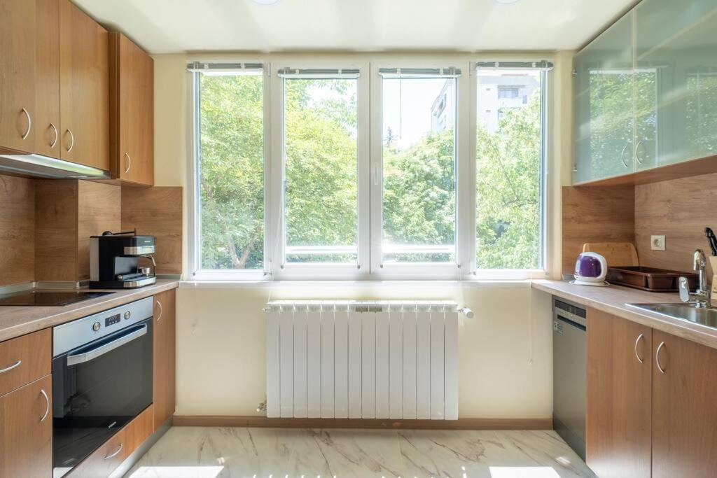 Top Location, Brand New 3 Bdrm Apt & Free Parking Sofia Exterior foto